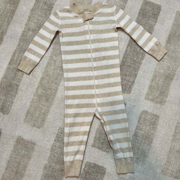Hanna Andersson Other - Hanna Andersson Unisex Beige and White Striped Zip Sleeper (Size 80cm)